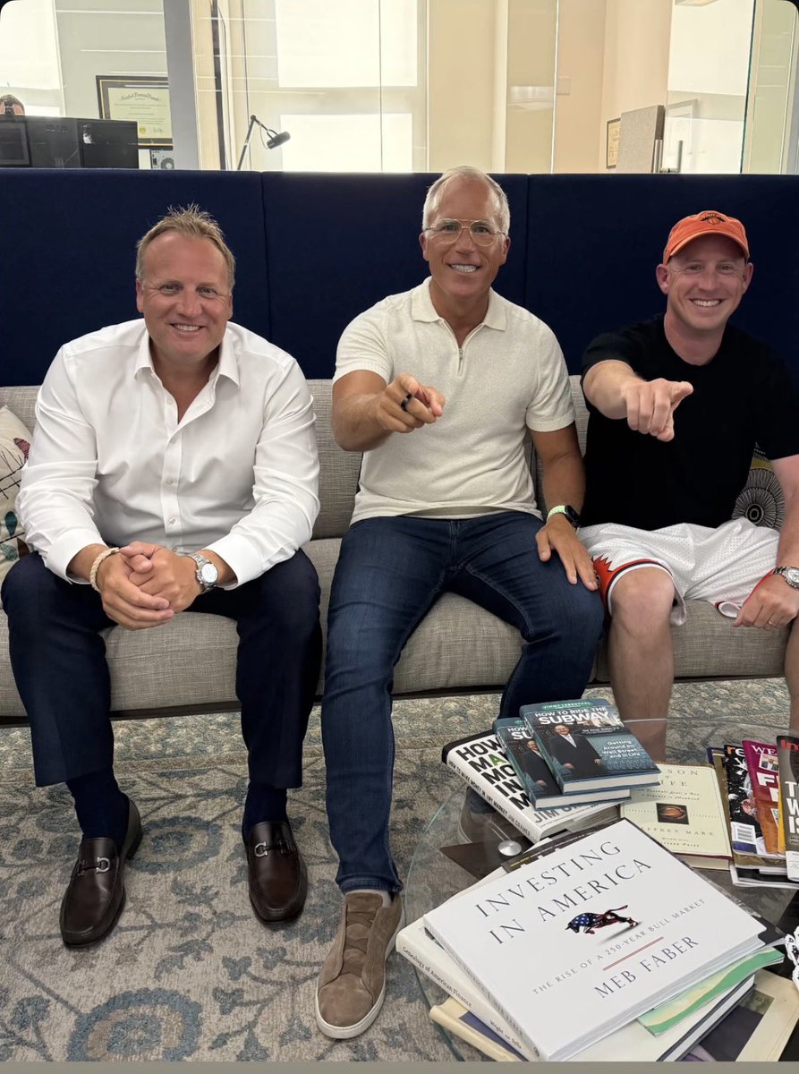 Humilisinvest's tweet photo. Brian Belski back on @TheCompoundNews

Thank you @Downtown and @michaelbatnick for having us. 

https://t.co/b9Kr1vMxVZ https://t.co/sfVQI8CEe2