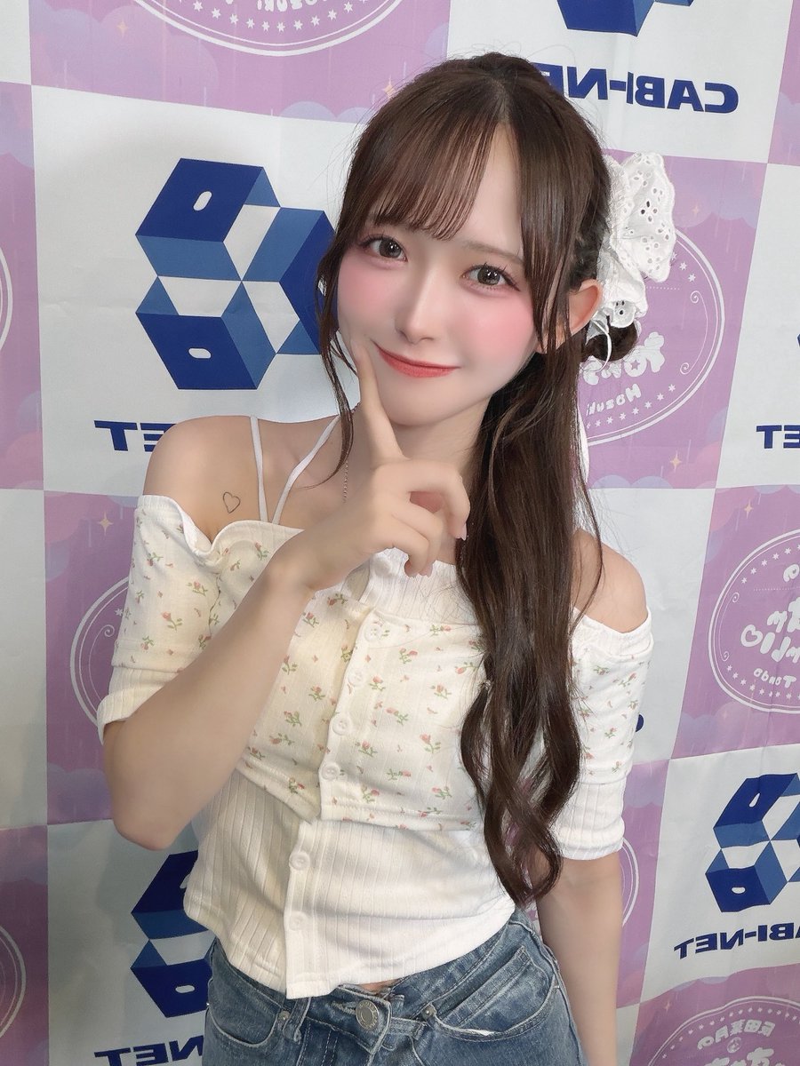 tanda_hazuki's tweet photo. すやすやねんちゃい
ありがとうございました.ᐟ.ᐟ🌙

明日から始まるツアー前夜祭ということで
気合十分！グッズのお話させてもらったり
みんなからのお便り呼んだし頑張れそうや！！
まずは名古屋大阪楽しもうね〜！！！

英語の''センス''がピカイチでした反田葉月
ではではすやすやおやすみなさい🤍💤