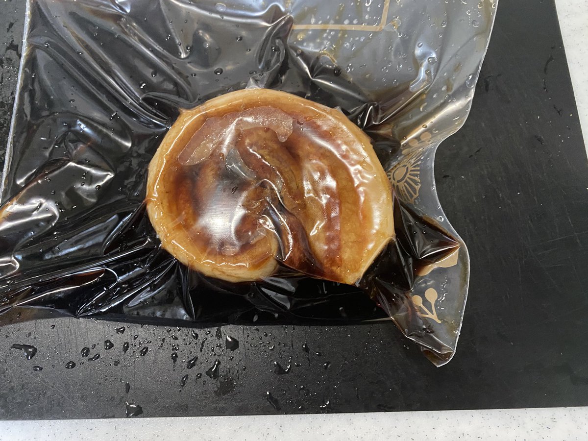 someda_chan's tweet photo. 先日仕込んだチャーシューでえまち〜がチャーシューエッグ作って欲しいとリクエストがあったので切ってみたけど中々良い仕上がりでやんす✨🐷✨ https://t.co/U0y9EUo6t7