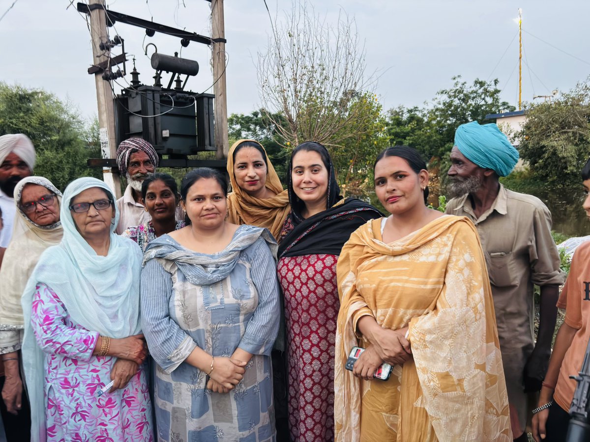 narinder_bharaj's tweet photo. ਲੋਕ ਮਿਲਣੀ ਪਿੰਡ ਡੇਹਲੇਵਾਲ

ਅੱਜ ਲੋਕ ਮਿਲਣੀ ਦੌਰਾਨ ਪਿੰਡ ਡੇਹਲੇਵਾਲ ਵਿਖੇ ‘ਮਾਨ ਸਰਕਾਰ’ ਵੱਲੋਂ ਕੀਤੇ ਜਾ ਰਹੇ ਲੋਕ ਭਲਾਈ ਦੇ ਕੰਮਾਂ ਅਤੇ ਹਲਕੇ ਦੇ ਵਿਕਾਸ ਸਬੰਧੀ ਵਿਚਾਰਾਂ ਦੀ ਵੀ ਸਾਂਝ ਪਾਈ। ਆਪਣੇ ਲੋਕਾਂ ਦਾ ਭਰੋਸਾ ਹੀ ਮੇਰੀ ਸਭ ਤੋਂ ਵੱਡੀ ਪੂੰਜੀ ਹੈ।ਸਮੁੱਚੀ ਪੰਚਾਇਤ,ਪਿੰਡ ਵਾਸੀਆਂ ਅਤੇ ਆਪ ਟੀਮ ਦਾ ਦਿਲੋਂ ਧੰਨਵਾਦ…

ਪੰਜਾਬ ਦਾ ਇੱਕੋ ਨਾਅਰਾ — ਭਗਵੰਤ ਮਾਨ ਦੁਬਾਰਾ

@BhagwantMann @ArvindKejriwal @msisodia @AAPPunjab