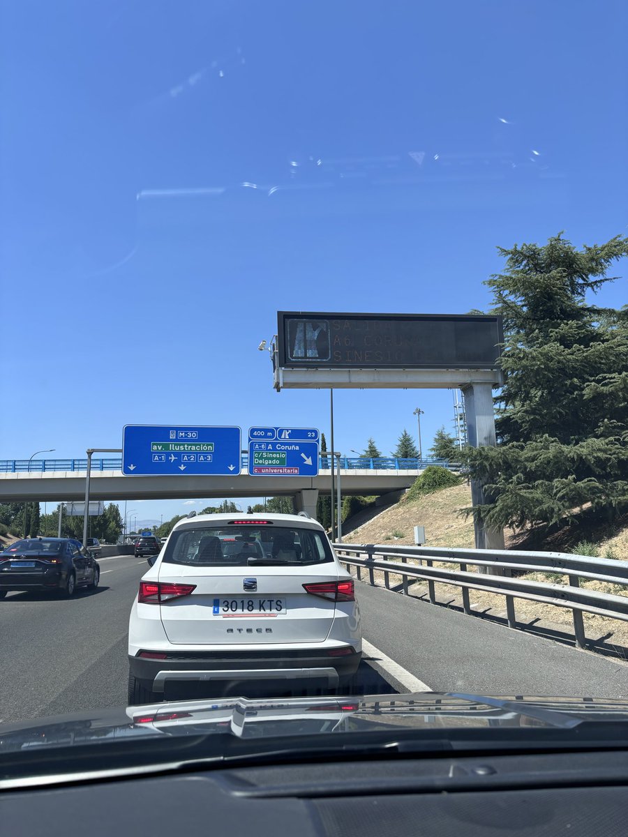 AGubbelmans's tweet photo. @policiademadrid 1 hora sin movernos https://t.co/PuSDVOdPOO