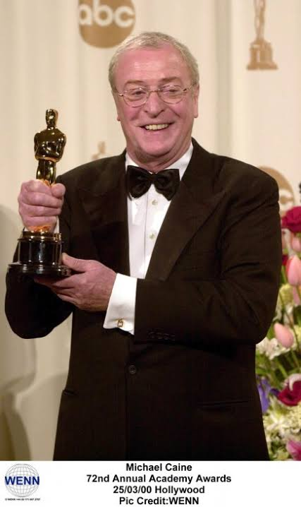 merlinpapin3's tweet photo. #SondageMichaelCaine « Peu d'acteurs peuvent se targuer d'avoir traversé plus de six décennies de cinéma avec une telle constance. De jeune premier londonien à monument du septième art, Sir Michael Caine a bâti une carrière exemplaire, guidée par le talent, la fidélité à ses convictions et un professionnalisme sans faille, demeurant, film après film, l'incarnation d'une élégance et d'une humilité rares. »

Cette semaine, on rend hommage à un des plus grands comédiens britanniques, et pas que : #SirMichaelCaine, 140 films en 70 ans de carrière, eh oui !

Quel est votre film préféré de #SirMichaelCaine (3 choix possibles) ?

Réponse au #SondageMichaelCaine avant dimanche minuit, même pendant le Tour, la Coupe du monde, Wimbledon, l'US Smash et la canicule.

(Photos non exhaustives)

MERCI DE RT AU MAXIMUM

BON WEEK-END À TOUS

❤️si vous aimez
