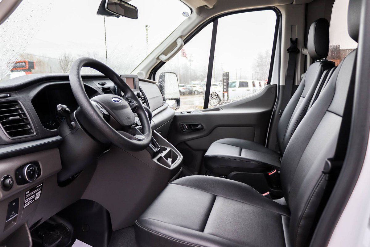 RentPremier's tweet photo. Passenger Vans are your solution to transportation problems.

Featuring removable seats, this AWD unit is capable of tackling an array of terrains and weather conditions.

Get a quote today: https://t.co/BjGdQQXJ30

#rentptr #vans #transport #ford #fleetsolutions #commercialfleet https://t.co/L0twBkHJ0b