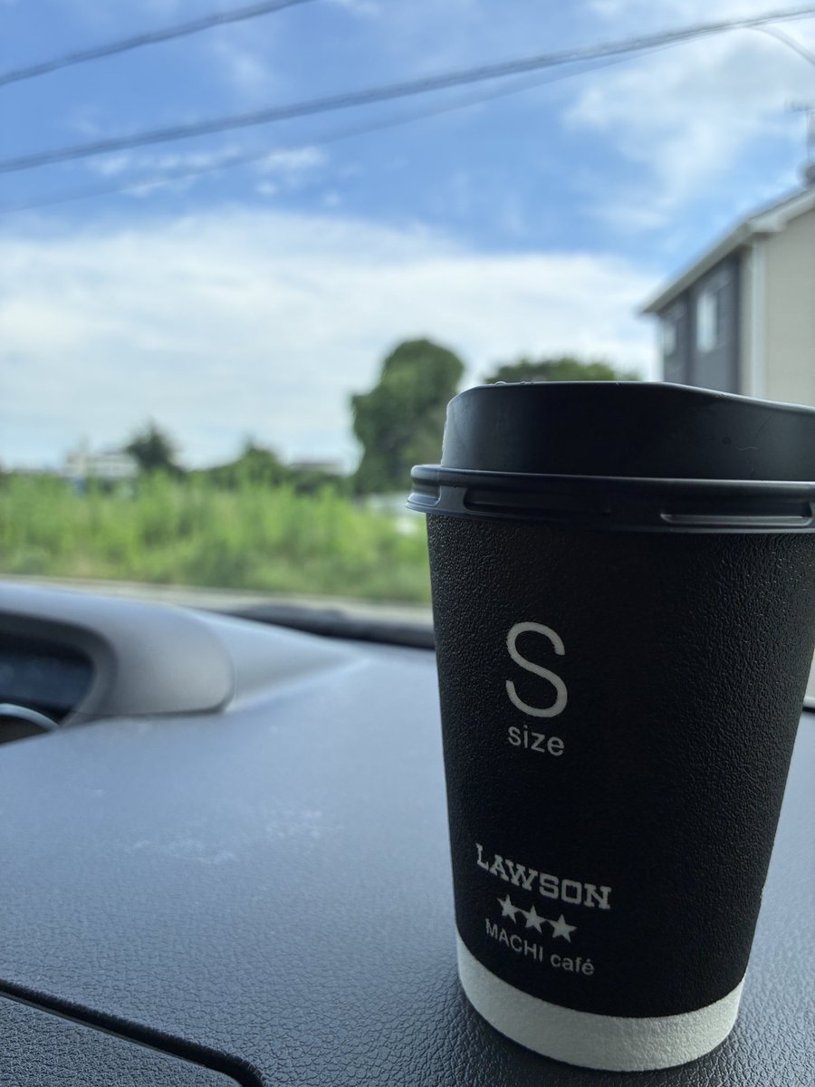 singlemom_chick's tweet photo. まちカフェ当たったから、今日はLAWSONに寄ってから娘のお迎えに行っちゃいました😆

金曜…夕方からの週末は仕事よりも体力的に疲れるからブラック濃いめが良いね🥹

#ローソンのマチカフェ当たったよ https://t.co/X2RAlZvRNg