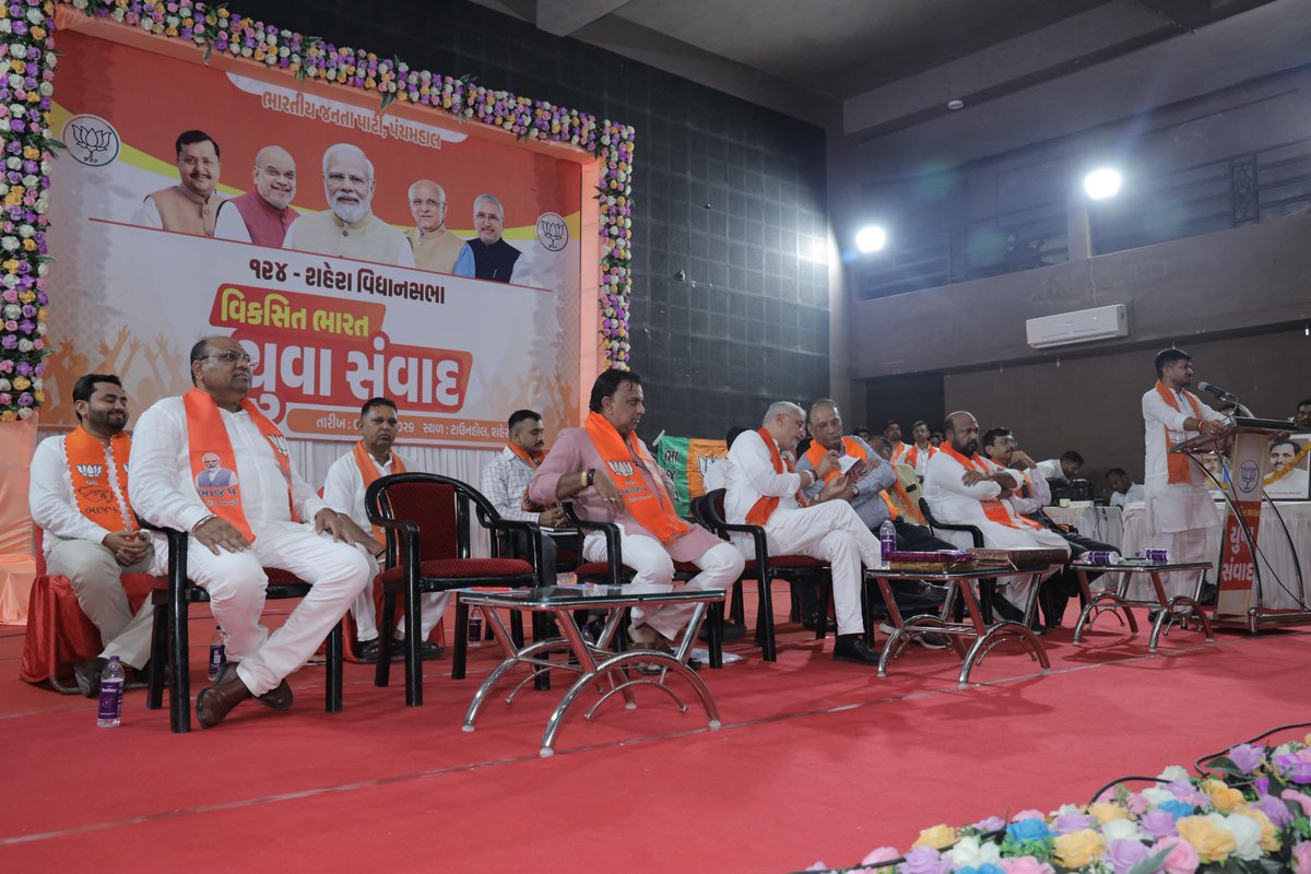 rajpalsinh_bjp's tweet photo. @iJagdishBJP આ કાર્યક્રમમાં પ્રદેશ મહામંત્રી શ્રી @Hitendrasinhbjp જી,જિલ્લા પંચાયત પ્રમુખ શ્રી નીરજભાઈ પટેલ જી,રાજ્યસભાના સાંસદ @DrJSParmar જી,શહેરાના ધારાસભ્ય શ્રી @jethabhaiahir સાહેબ, જિલ્લા ભાજપ પ્રભારી શ્રી હર્ષદભાઈ વસાવા જી,જિલ્લા પ્રમુખ શ્રી મયંકભાઈ દેસાઈ જી ઉપસ્��િત રહ્યાં. https://t.co/2qmTBnWezB
