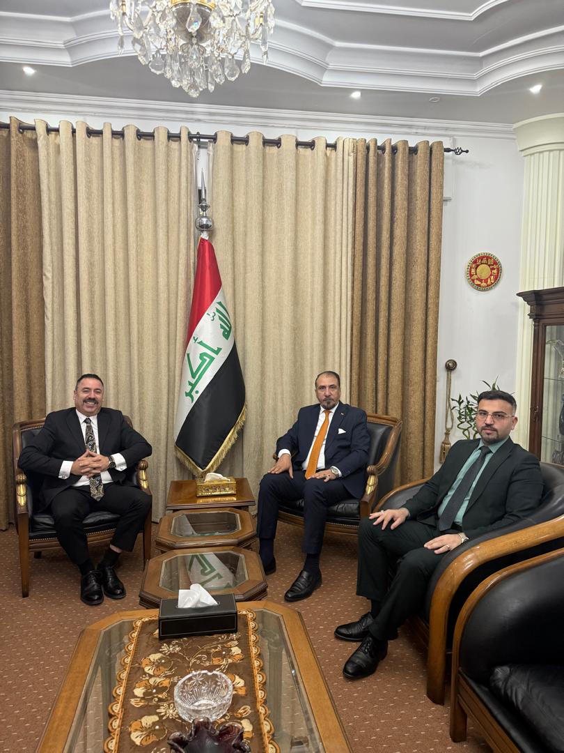 DamascusIraq's tweet photo. استقبل  القائم بالأعمال السيد جبير شلال السيد ميخائيل شاتزيكوري القائم بالاعمال القبرصي في دمشق في مبنى السفارة، وتم النقاش حول القضايا الثنائية المشتركة التي تهم البلدين الشقيقين وسبل تعزيزها وناقش الجانبان التطورات السياسية على الساحة السورية.
رابط الخبر https://t.co/J0SiVnZLGk https://t.co/9IMGvCfOae