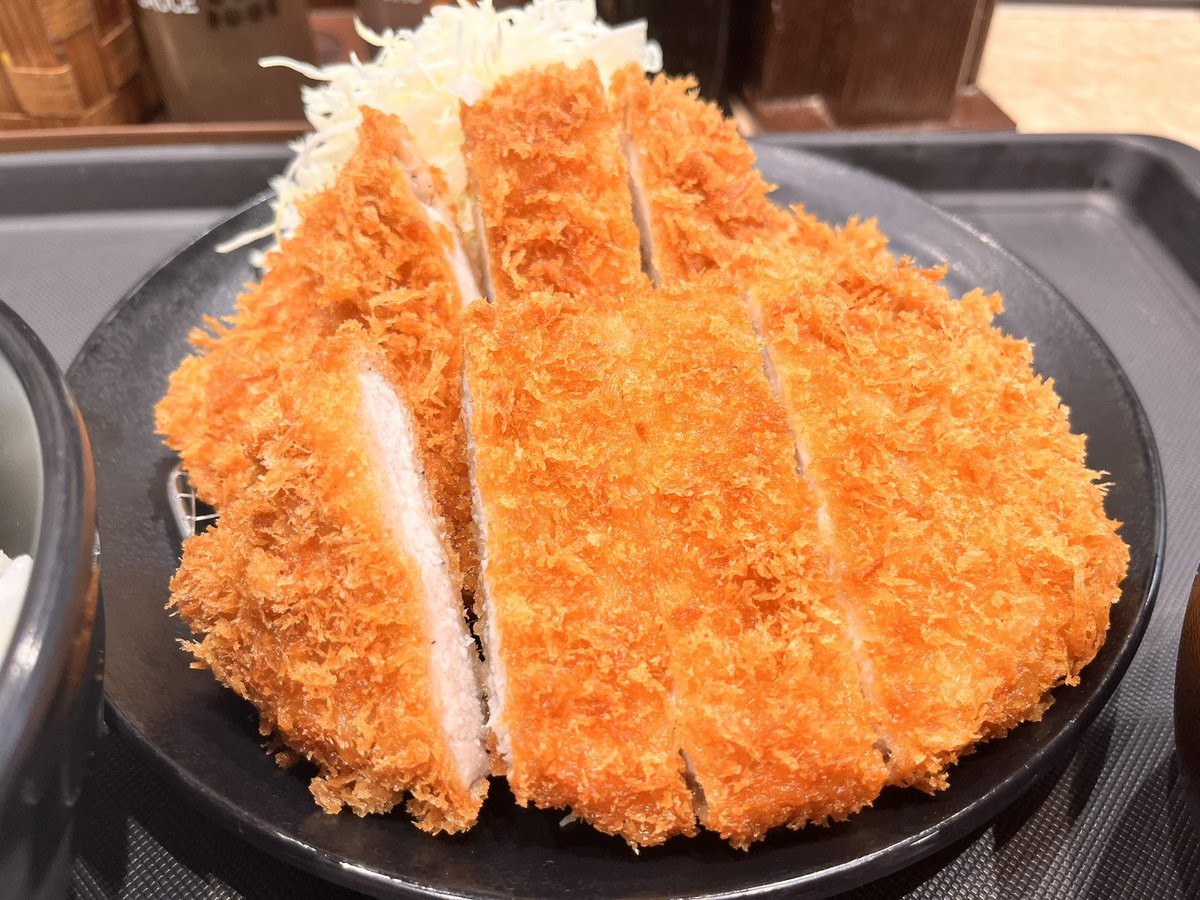 crock5508's tweet photo. お夕飯はカロリー高めのトンカツ食べた☀️
揚げ物って最高だよな！
#夕飯 #トンカツ https://t.co/gytZXOstAA