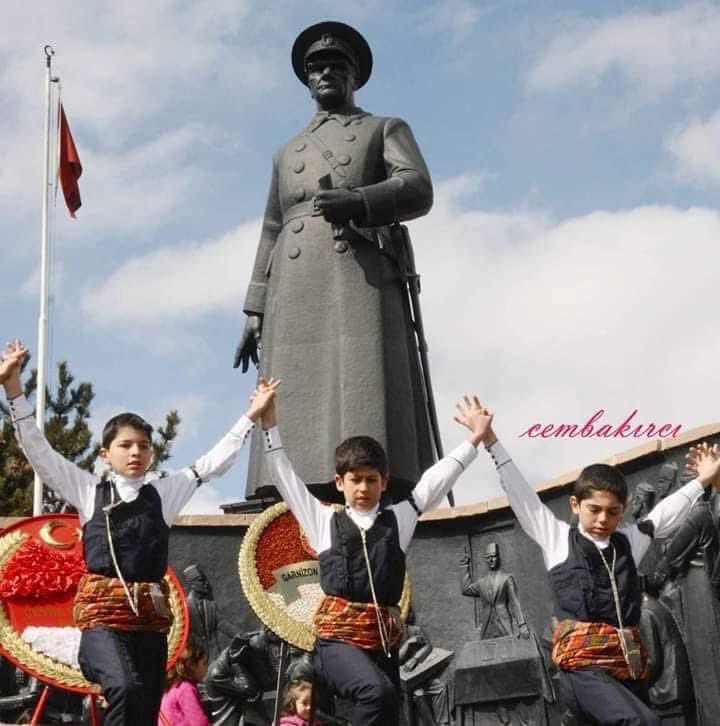 mucahithimoglu's tweet photo. İstiklal ve istikbalimiz için verilen Millî Mücadele’nin dönüm noktalarından biri olan Erzurum Kongresi için 3 Temmuz 1919’da, şehrimize teşrif eden Türk’ün Başbuğu Gazi Mustafa Kemal Paşa ve arkadaşlarının aziz hatıralarını saygıyla, minnetle ve özlemle anıyorum. https://t.co/Xl9xW3swn9