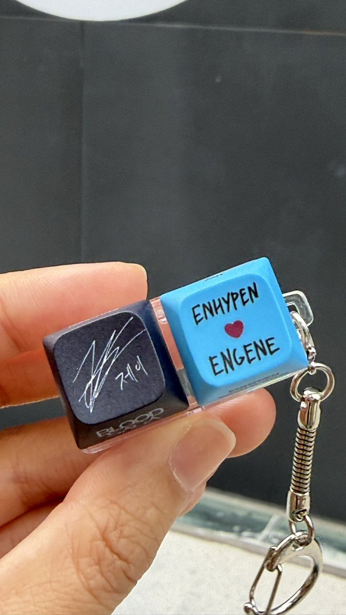 h_xee0's tweet photo. ENHYPEN random keyring 교환구함

저- 제이
님 -제이크 

Dm부탁드립니다.

#ENHYPEN #enhypenbloodsaga
#randomkeyring https://t.co/0lvTlaXWXE