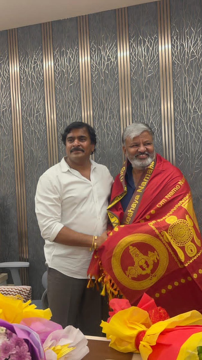 mana_Prakasam's tweet photo. తిరుపతి నియోజకవర్గ తెలుగుదేశం పార్టీ ఇన్చార్జిగా నియమితులైన జెబి శ్రీనివాస్ గారికి శుభాకాంక్షలు తెలియజేసిన పుంగనూరు నియోజకవర్గం తెలుగుదేశంపార్టీ ఇంచార్జ్ చల్లా రామచంద్రారెడ్డి ( చల్లా బాబురెడ్డి ) గారు. https://t.co/8tCKAOYj1A