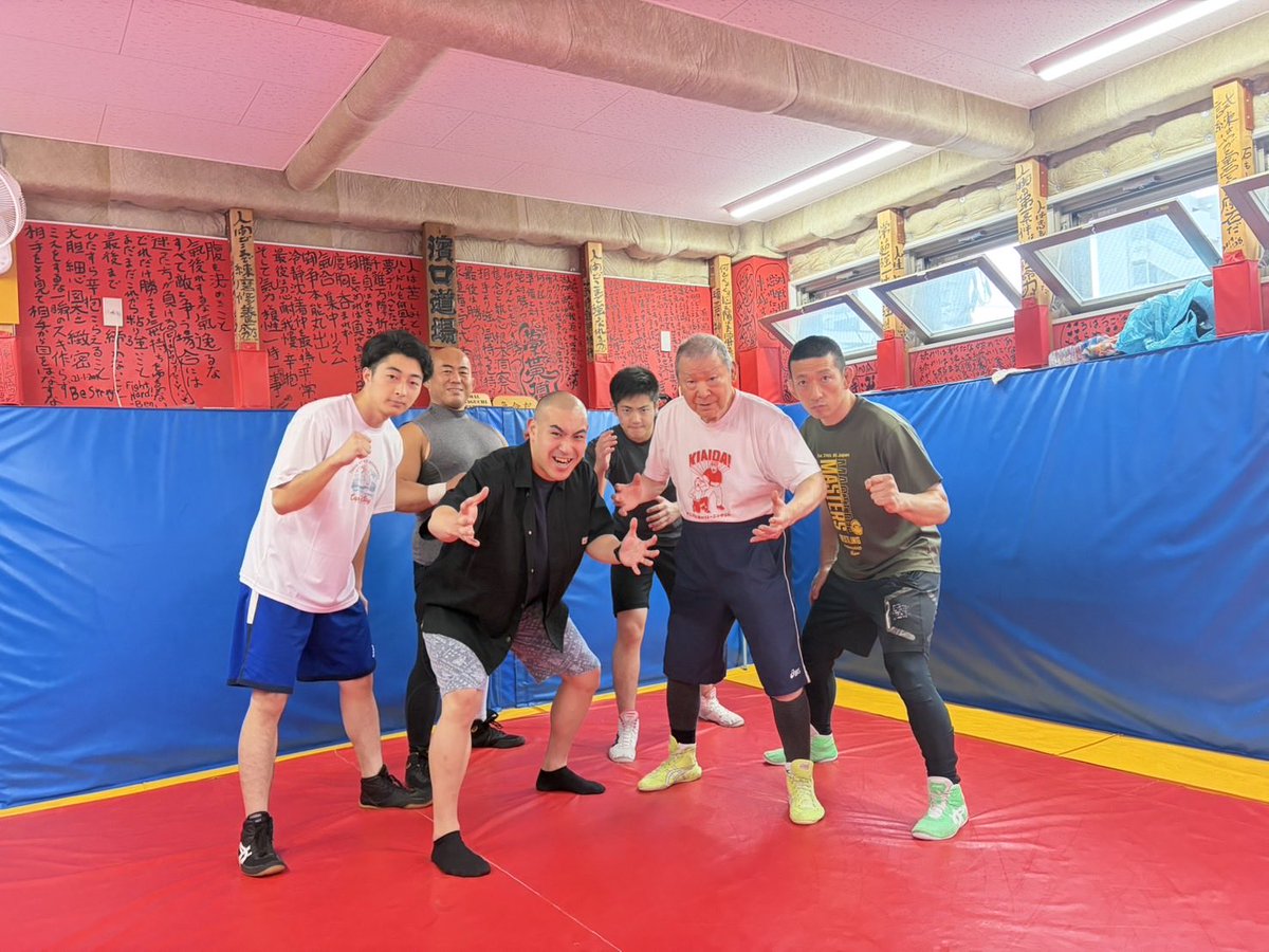 hamaguchigym's tweet photo. 今日は嬉しい報告がありました🤗
道場で共に汗を流していた、GLEATの山本丈選手がデビューの挨拶に来てくれました！！メインイベンター目指して頑張ってください！！心より応援してます💪
#GLEAT
#山本丈 
#浜口道場 https://t.co/zY7j7XeAle