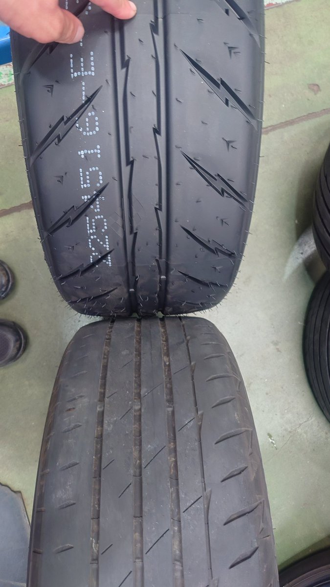 silverBEAT1128's tweet photo. 今日の新たな発見

シバの225/45R16とアドレナリンの205/50R16

幅が殆ど一緒。 https://t.co/y79QQOfmE4
