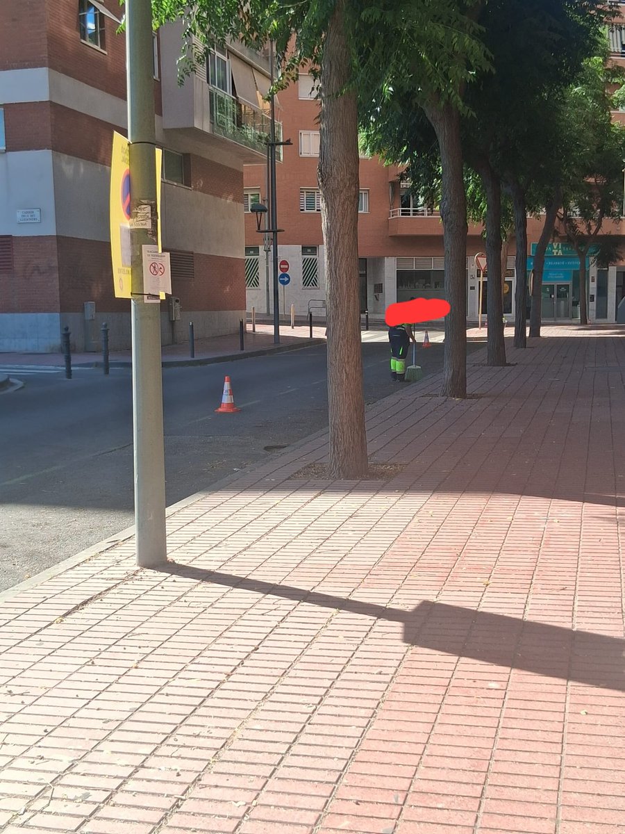 Plat_TgnaNeta's tweet photo. #tarragona #tarragonabruta
Pels ciutadans l'@TGNAjuntament no té mitjans, vulnera els nostres drets que paguem amb escreix constantment, però pel Tour i les fotos el que sigui....
Quina vergonya 🤬🤬🤬 https://t.co/SOoI7fMk0C