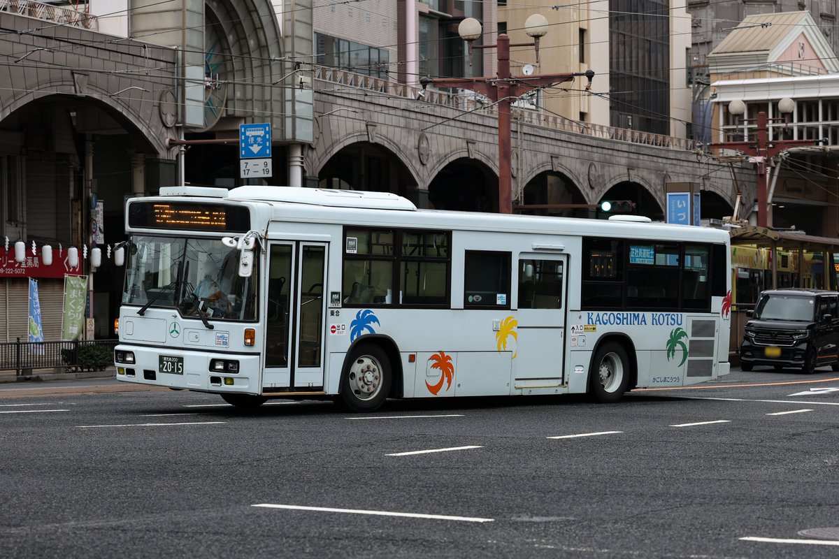 mtmtdayooo's tweet photo. 鹿児島交通
鹿児島200か2015
KC-MP747M

鹿児島200か2027
KC-MP747K

どちらも鹿児島交通では1台ものですね https://t.co/WCgzQLvNlJ