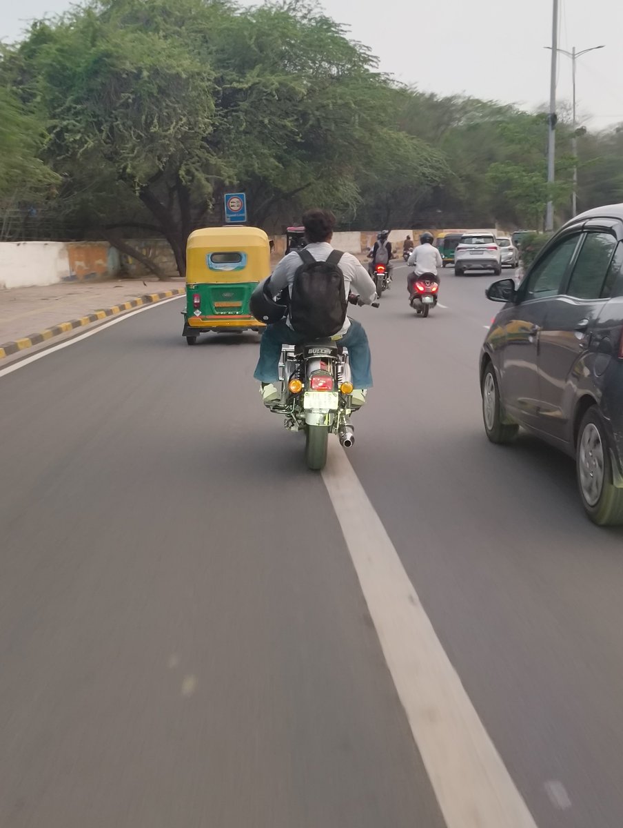 amitsingh999972's tweet photo. @dtptraffic DL1SAA8173 7:16 pm ratanpuri chowk r block new  Rajendra nagar 110060 todapur traffic police road  red light jump and without helmet https://t.co/ZjWIILqGRL