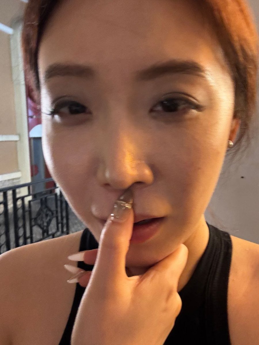 cellularRubber's tweet photo. 一周的工作满满，令人窒息，累到想掐人中了，只有美食可以治愈我，橘子汽水，让我们一起干杯吧，不敢对着嘴直接喝，气太足有深喉的感觉，还是插根吸管慢慢喝吧。 https://t.co/zK0YbG4KTg