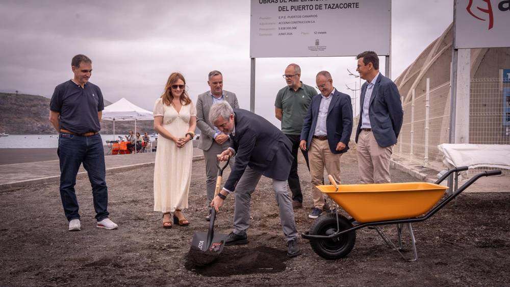 elapuron's tweet photo. Comienzan las obras de ampliación del contradique para "reforzar la seguridad y la operatividad" del Puerto de Tazacorte
https://t.co/OZuT4CfKpd
#obras #contradique #puertotazacorte #tazacorte #LaPalma #puertoscanarios #Clavijo #GobiernodeCanarias https://t.co/olODebw77u