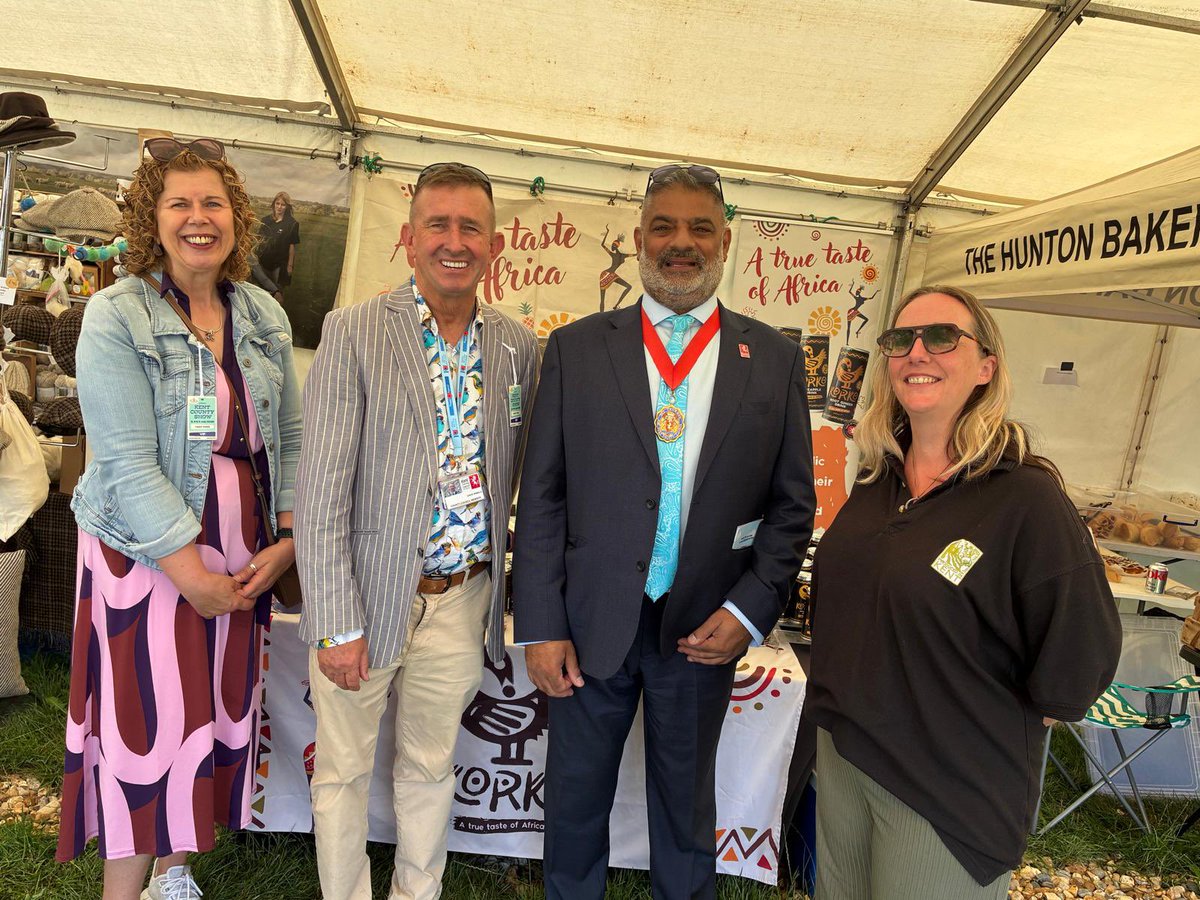 ReformUKKent's tweet photo. The @LeaderofKCC arrived at the Kent County Show earlier.
@Kent_cc is right by the main show ring and the Astor pavilion- come and say hello! ππΌ Itβs on today, tomorrow and Sunday βοΈ
#KentCountyShow #FamilyDayOut https://t.co/z96H67kDoV