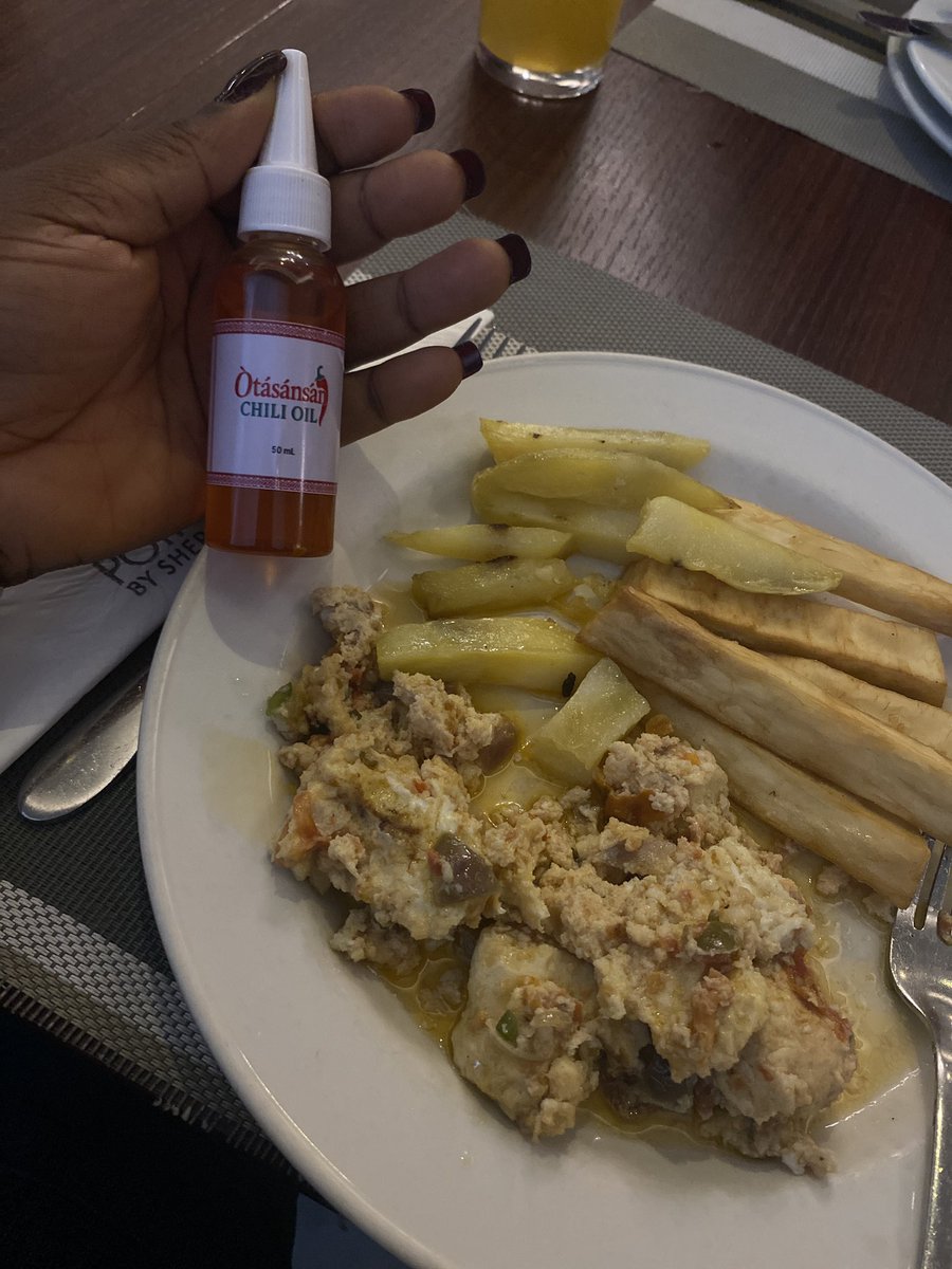 AyomideLogo's tweet photo. You won’t find Otasansan’s bottle in the bin. It’s reusable 💯

intentionality 😌

https://t.co/CroIFaDsuC https://t.co/2H54Hn92of