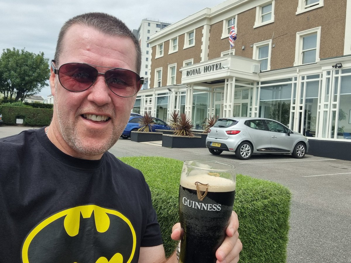 NHOw1s's tweet photo. Cheers from The Royal Hotel Crosby 🍻 Getting ready for Magic Weekend @YorkRLFC 🖤💛 https://t.co/ZettmLfyoP