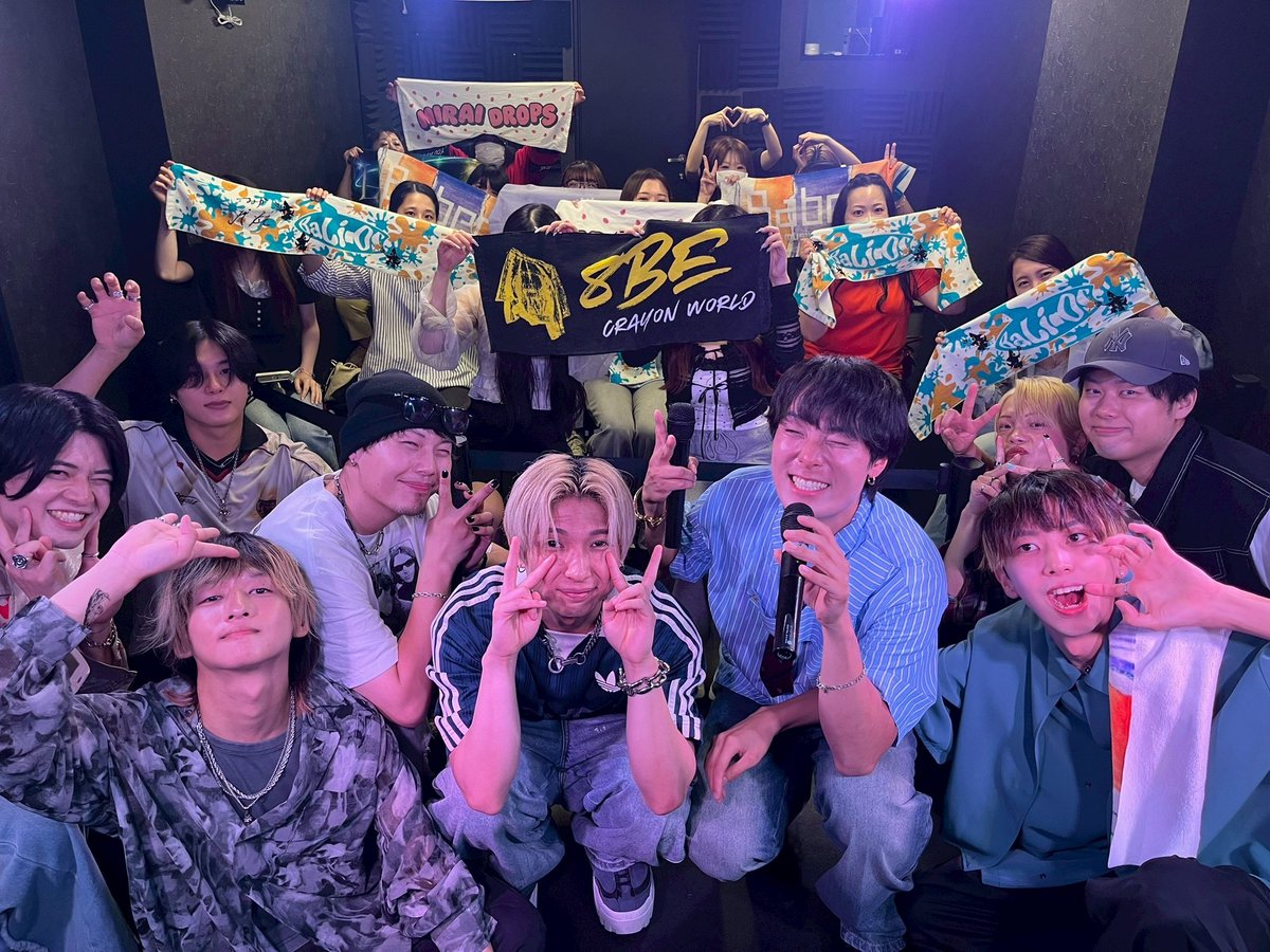 miraidrops0301's tweet photo. 「よるよる」
関西遠征初日！現地配信からの応援
ありがとうございました！！！🔥

最高の空間を一緒に作ってくれて
幸せでした！！！✨
大阪あと3日間！精一杯届けます🌈

🍬7/3 SET LIST🍬
題名のないラブストーリー
笑うしかない
未発表新曲
Smile
ミライドロップス

“笑うしかない”
各音楽サイトURLはこちら🎧
https://t.co/yfdNSXhcs2 

"ミライドロップス"
各音楽サイトURLはこちら🎧
https://t.co/nYdWtjukfO

各音楽サイトはこちらから🎧
ひろき→https://t.co/5IQXu3pPpd
かず→https://t.co/1eNb86pQYD