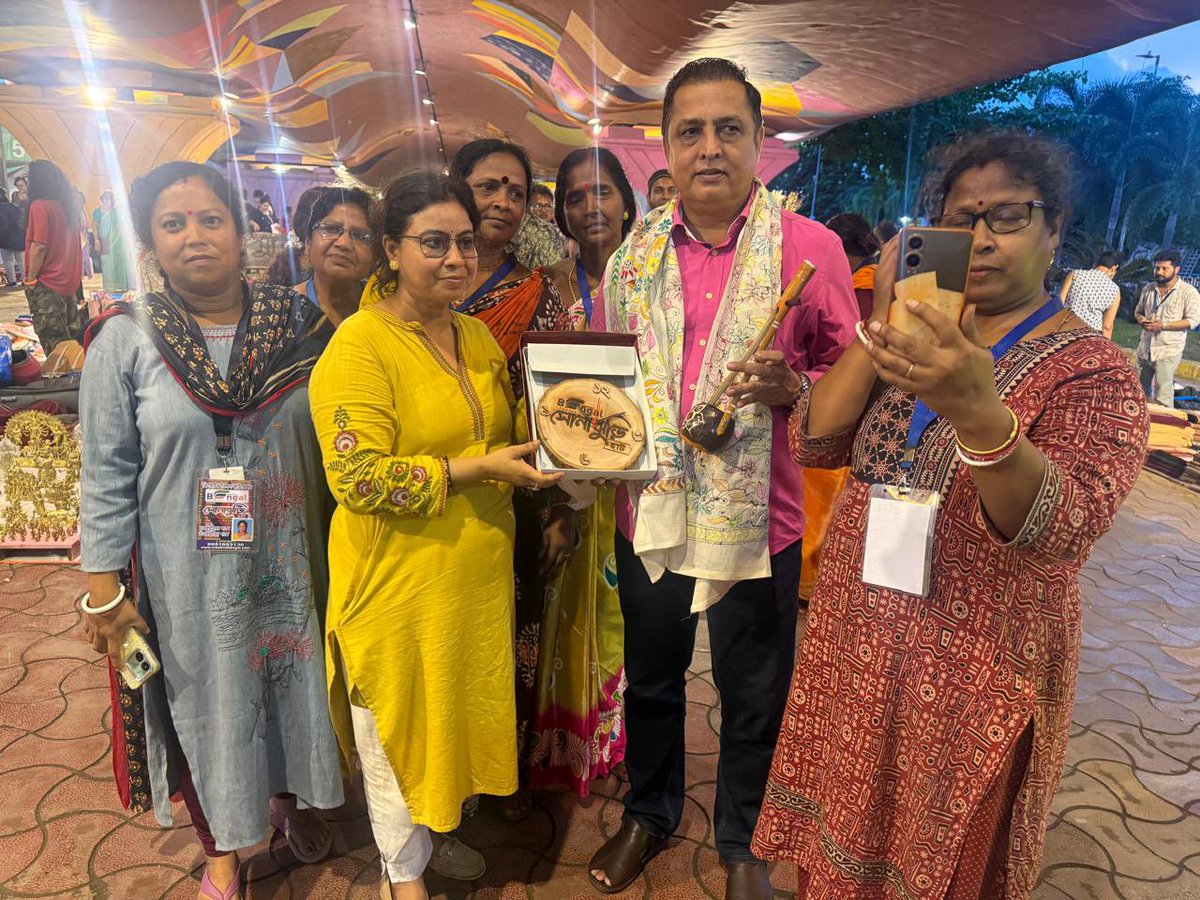 IamRiteshTiwari's tweet photo. নিউ টাউন এ সোনাঝুড়ি আয়োজিত হস্ত শিল্প মেলায় https://t.co/zyPjHrnhnJ