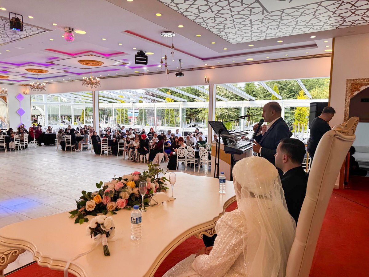 devletsert's tweet photo. Genel Merkez çalışanlarımızdan Zafer Aksoy ile Ayşe Evli kardeşlerimizin düğün merasimine katılarak mutluluklarına şahitlik ettik.

Aksoy çiftini gönülden tebrik ediyor, Rabbimden kendileri için iki cihan saadeti niyaz ediyorum. https://t.co/EgsmsX4eFs