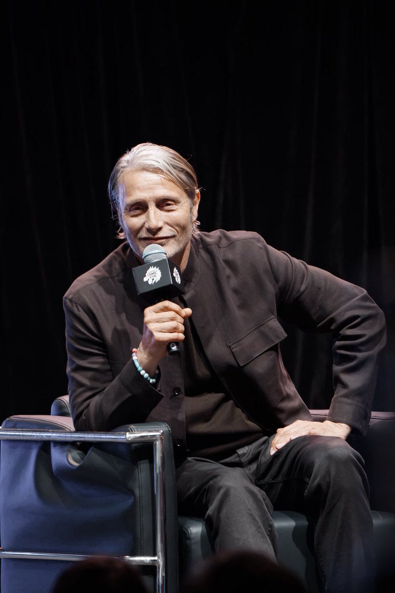 SakaeHK's tweet photo. THE DANGEROUS AESTHETICS OF MADS MIKKELSEN

HONG KONGCOMIC CON 2026

#madsmikkelsen https://t.co/fkkoWQ99O7
