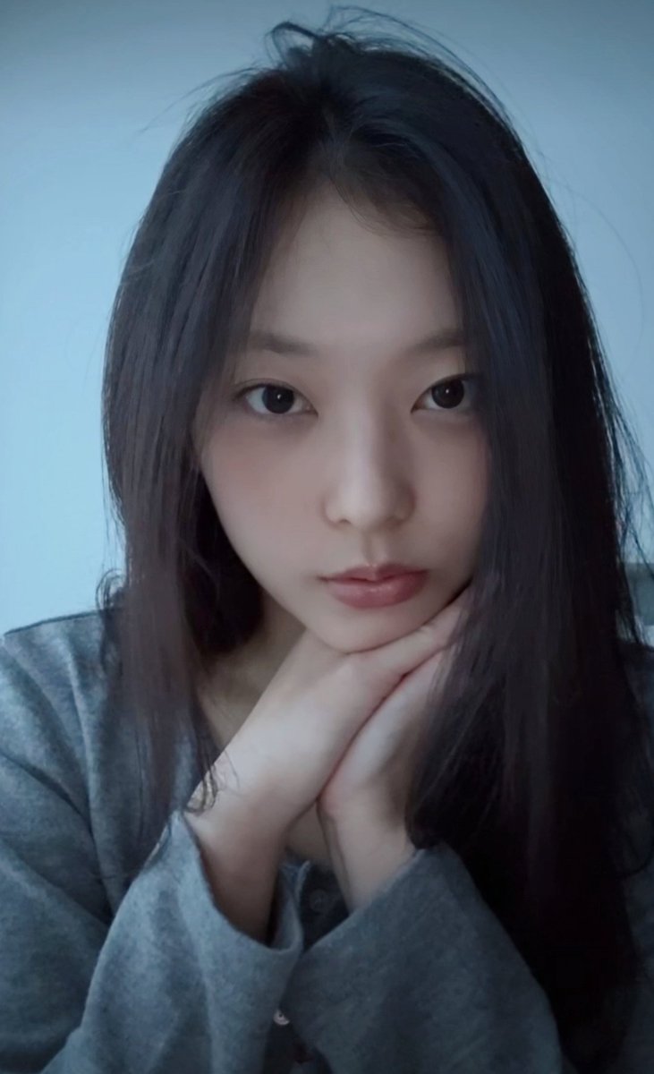 kang20220722's tweet photo. without makeup               with makeup https://t.co/gkDY8fdheu