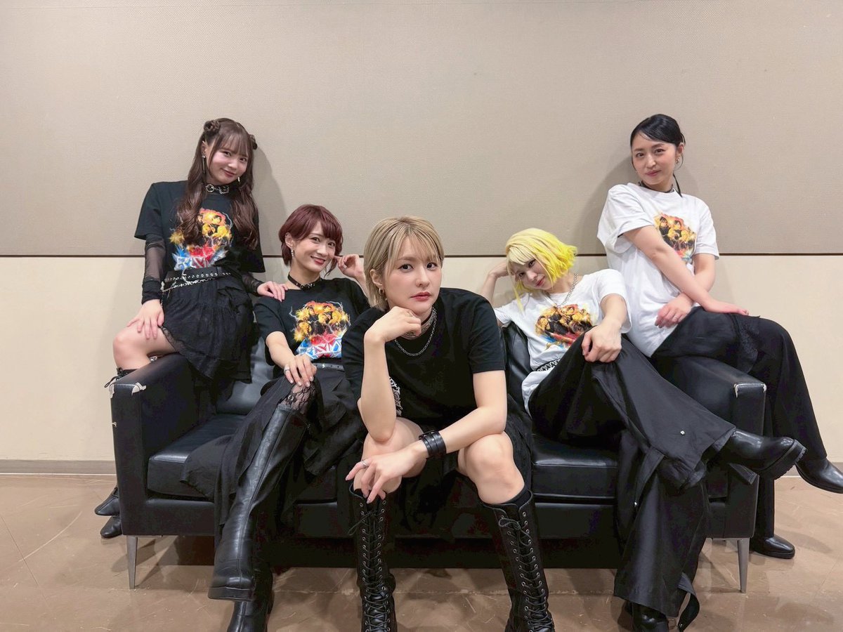 akanesakae's tweet photo. East Of Eden Zepp Tour 2026 〜 Rising 〜
 ツアーファイナル東京😇🪽🍎

ありがとうございました🫶✨
最高すぎた！！
みんなのお陰やで✨
楽しかったね🍵

テレビアニメ #とある暗部の少女共棲
オープニング主題歌に、
East Of Edenの新曲「Ghost Sequence」が決定しました！！

そして、「とある」シリーズの大人気コンテンツの最新遊技機
「e一方通行（アクセラレータ）最狂」の収録曲として
もう1つの新曲「ONE WAY」が選ばれました✨

念願のアニソン歌手になります👩🏻‍🎤

幸せ🍎

追加公演8/9にまた会おう🍎

#EOERisingツアー
#EOE
#EastOfEden