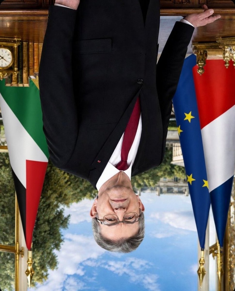 SaintAymeric's tweet photo. @LBleuBlancRouge Retour vers le futur.

Dimanche 18 avril 2027 :

Allocution de Mélenchon, battu dès le 1er tour des présidentielles :

"Pas une voix pour Jordan Bardella !" martèle- t-il, ouvrant la porte à 5 ans de néo macronisme par ce soutien voilé à Édouard Philippe. 

Rendez-vous en 2032 ! https://t.co/XNCvD7ElaR