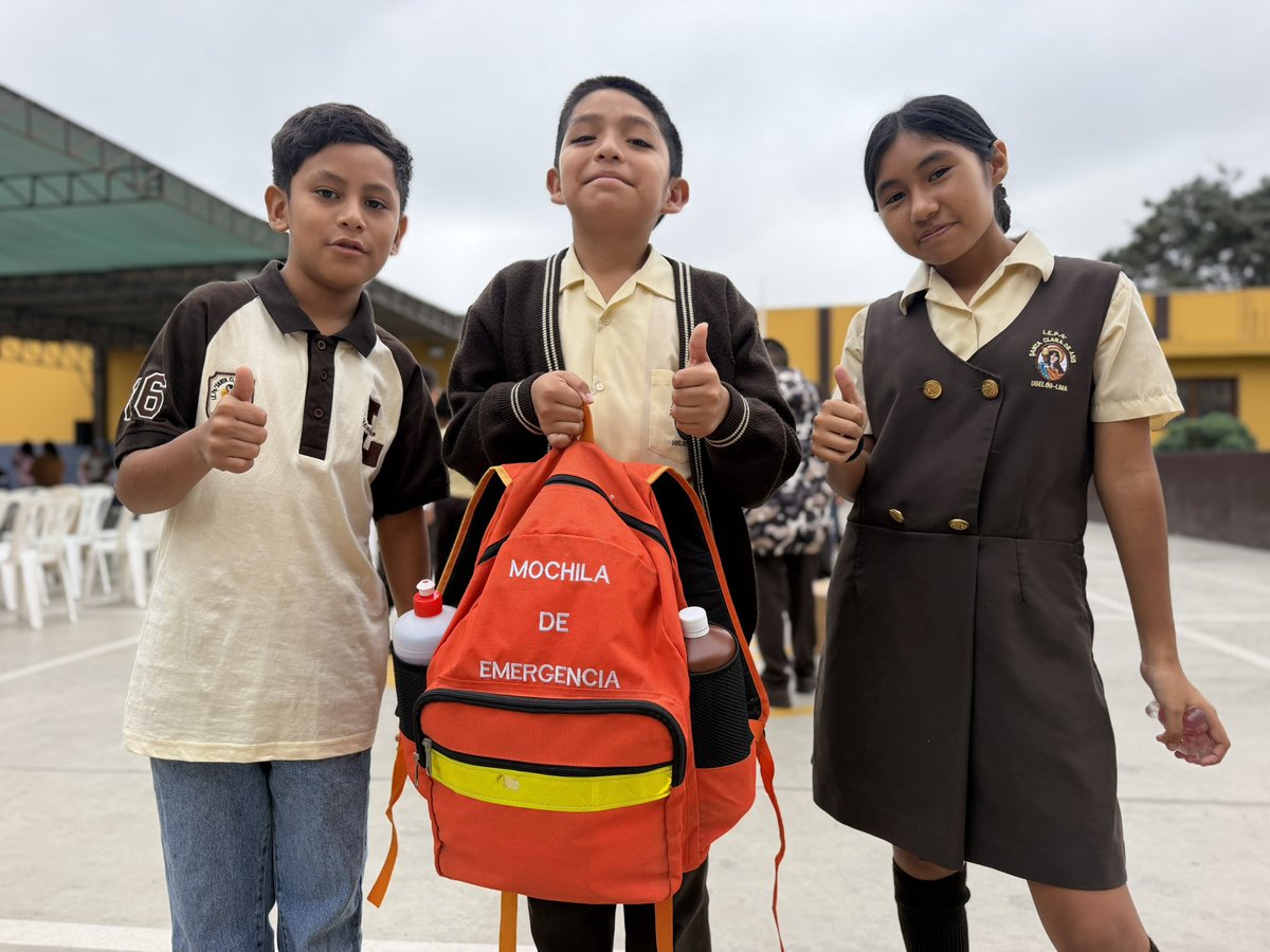 GRDMML's tweet photo. Se contó con la participación de docentes, estudiantes y padres de familia, quienes pusieron en práctica los procedimientos de evacuación hacia las zonas seguras y los protocolos de actuación establecidos para este tipo de emergencias.

#LaCiudadNoDescansaNosotrosTampoco 💪 https://t.co/rhFFtn2WTH