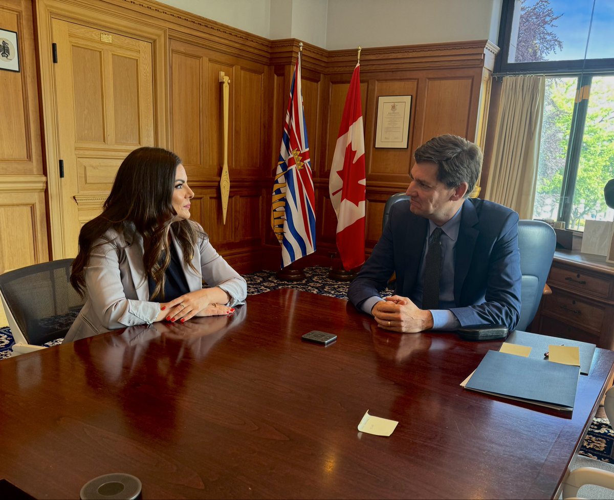 Dave_Eby's tweet photo. Amelia showed real courage leaving the extreme BC Conservatives — and since has been a fierce independent voice for her constituents. 

Today’s she’s joining our BC NDP team, where we’re focused on healthcare, housing costs and getting big projects built. 

Welcome, Amelia. https://t.co/iQRSNkmb4P