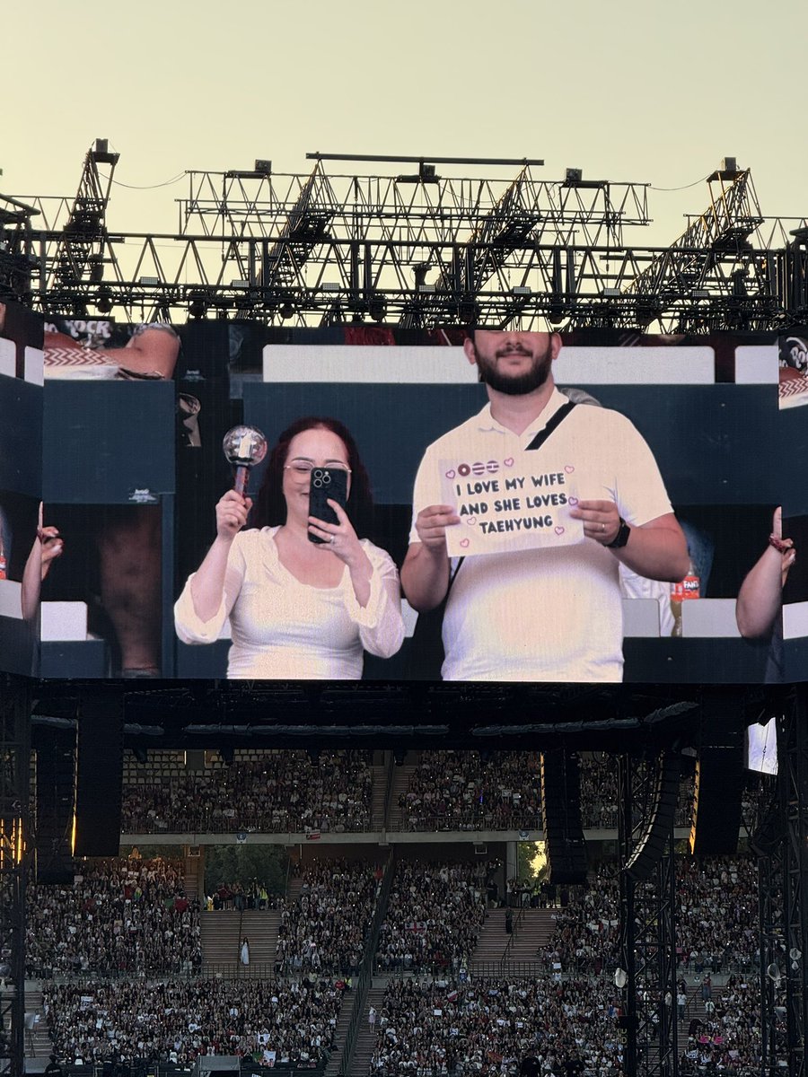 tetedesx's tweet photo. I love my wife and she loves Taehyung 🤣 https://t.co/aE3WUNIICL