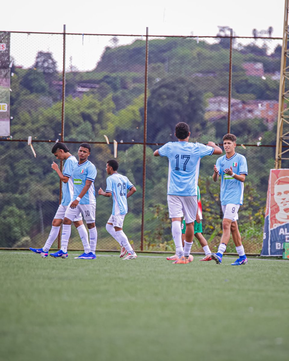 oncecaldas's tweet photo. Partidazo de Sub-17 🔥
🎯 Marcador final: ONC 10 - 1 AFC

#OnceCaldasSub17 https://t.co/1OAAIB5Xmu