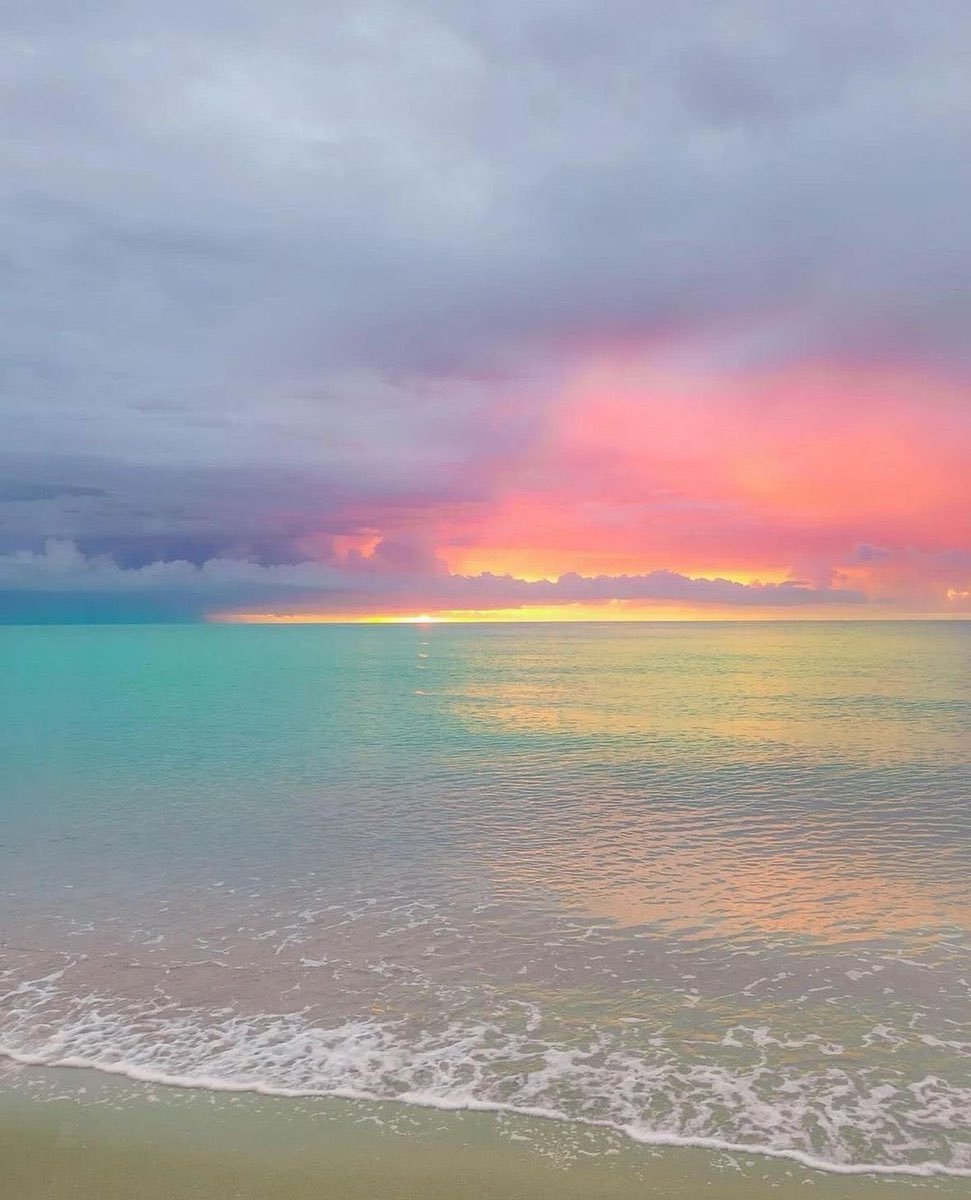 astropics's tweet photo. Pastel sunrise 🌥️ https://t.co/vdeO5i6iUb