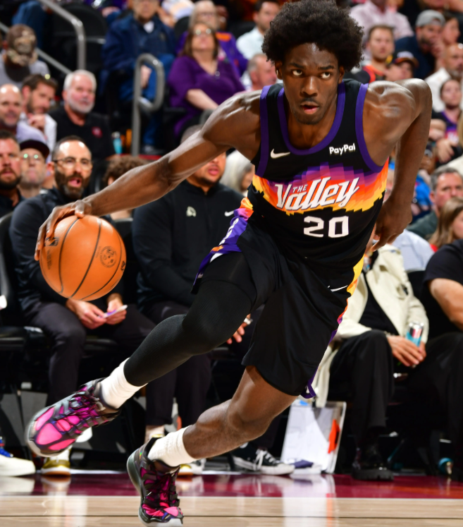 DarthVoita's tweet photo. When the Suns released their Summer League roster a season ago, Rasheer Fleming was listed at 190 pounds. This season, he's listed at 240! 😲

Koby Brea was 202 and is now 215, and Khaman Malauch was 7'1" and is now listed at 7'2". https://t.co/PqOnewTvmH