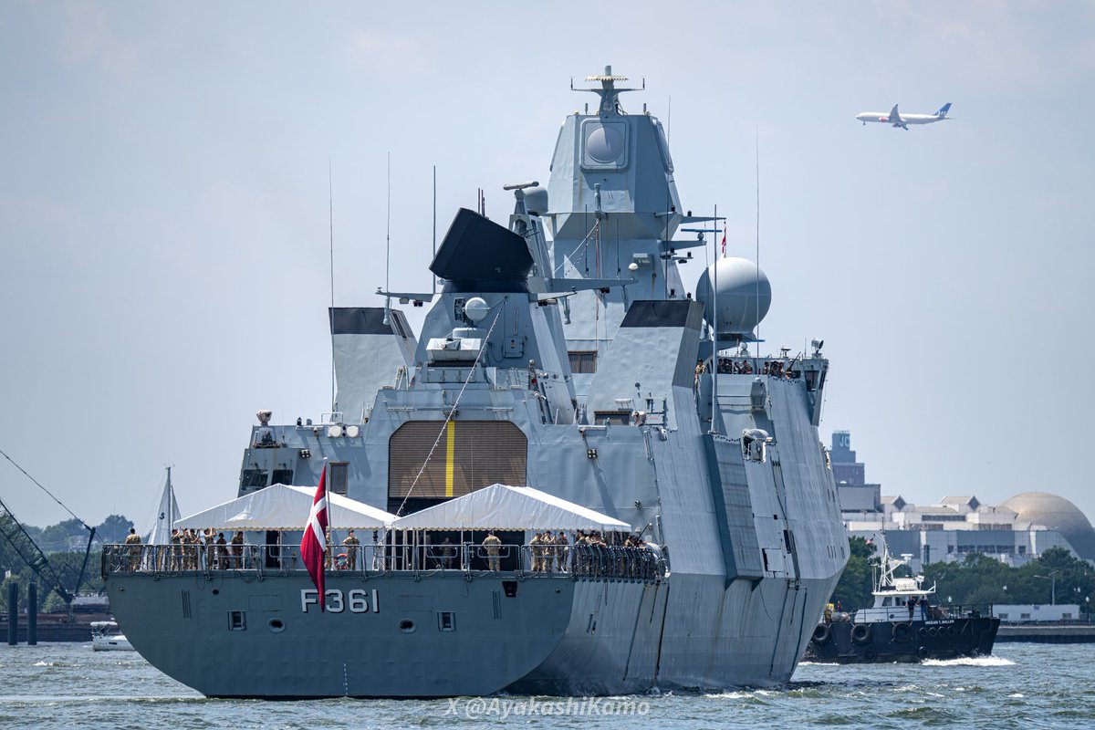 デンマーク海軍のフリゲート艦 「イーヴァル・ヒュイトフェルト」が