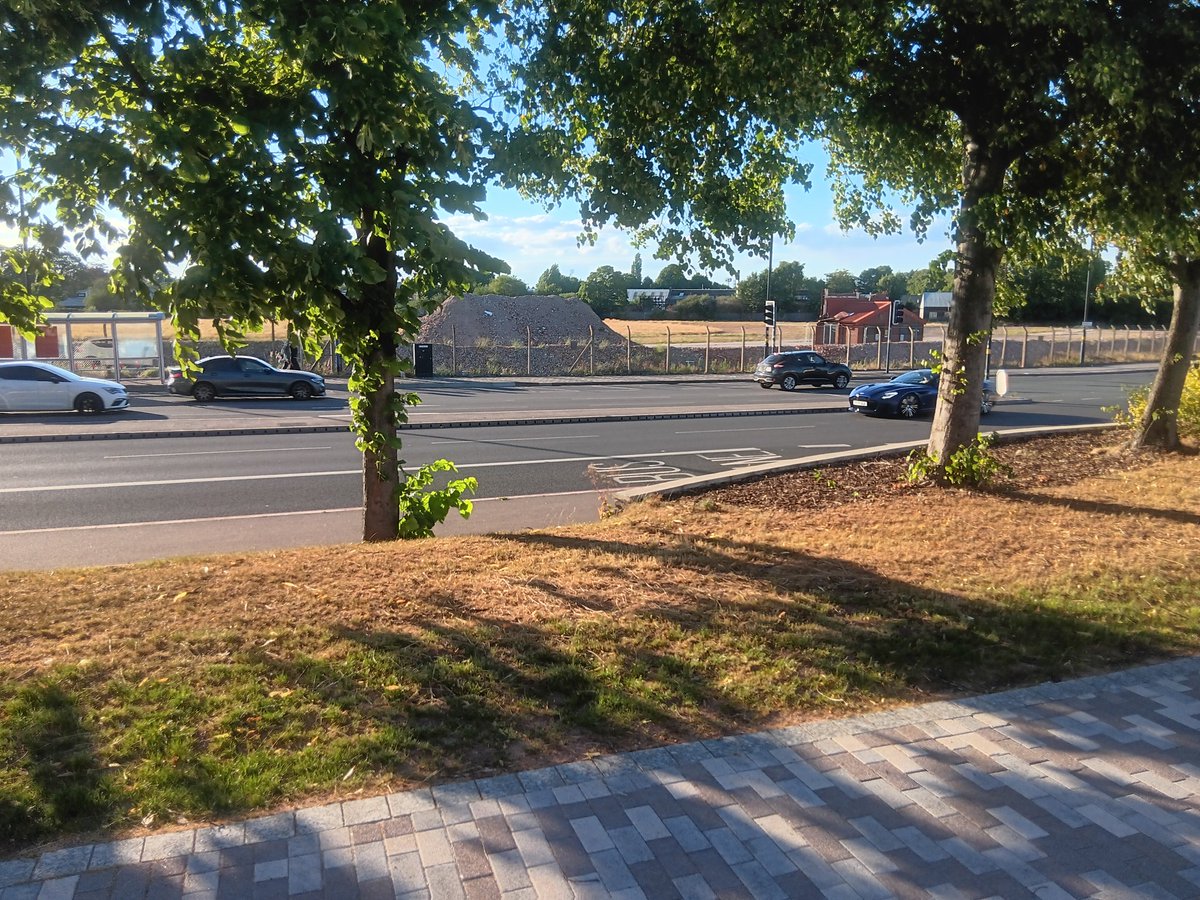 x_brum's tweet photo. Friday evening litterpick around Perry Barr Village. What a glorious evening, just perfect π x1 bag of litter #OneMillionbags #Cleanerbrum @MorriamJan https://t.co/KXL03SXF3Y