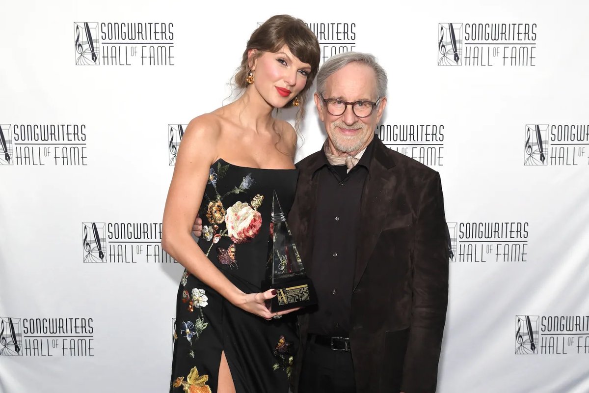 theTSupdates's tweet photo. 📸| Steven Spielberg arrives to MSG for Taylor Swift’s wedding tonight! https://t.co/t8S1ezusl4