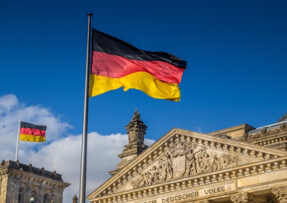 GlobalDiss's tweet photo. 🚨🇩🇪 MERZ’S RATING COLLAPSES TO RECORD LOW 

Merz is officially Germany's LEAST popular Chancellor in 30 years.

84% of Germans are dissatisfied, including over HALF of CDU voters.

Approval drops to just 13%.

The AfD is now crushing the CDU by 5%. https://t.co/dyxgAjleOj
