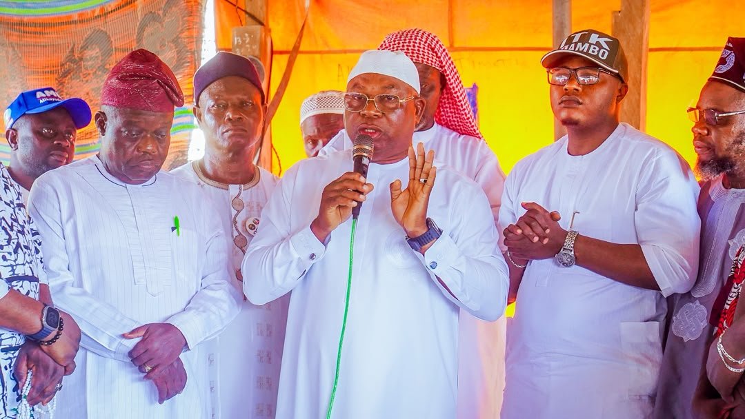 OyebamijiBola's tweet photo. Today, I joined fellow Muslim faithful at Zumratul Shu'adah, Oke-Fia Central Mosque, for the Jumat prayer, where we offered prayers for peace, unity, and continued progress in Osun State.

As we reflect on the values of faith, humility, justice, and service, I remain inspired by our collective responsibility to build a state where every citizen can thrive. The sermon reminds us that leadership is a trust, and true service is measured by our commitment to the wellbeing of the people.

I appreciate the warm reception and the heartfelt prayers offered for our dear state. May Allah (SWT) continue to bless Osun with enduring peace, abundant prosperity, and leaders who govern with wisdom, compassion, and the fear of God.