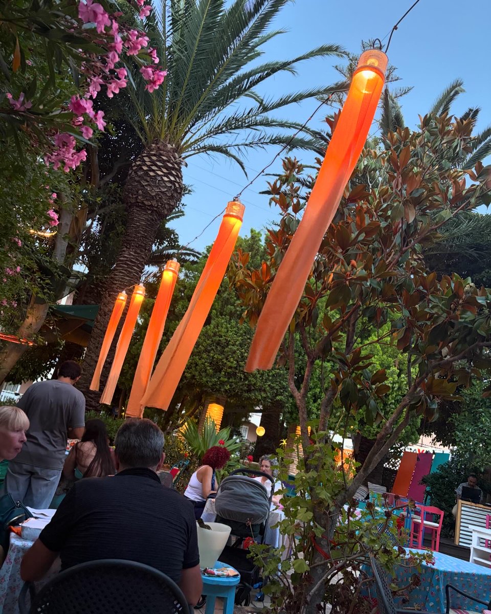 ___Lesley___H's tweet photo. A moment on the lips ….. 🍽️🍹….. 

That is what vacations are all about 💛 https://t.co/2wJEHqK3uB