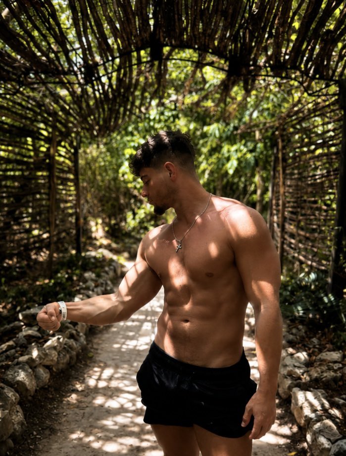 exclusivemike7's tweet photo. Jungle vibes🍃 https://t.co/gfi5jZ0RB9