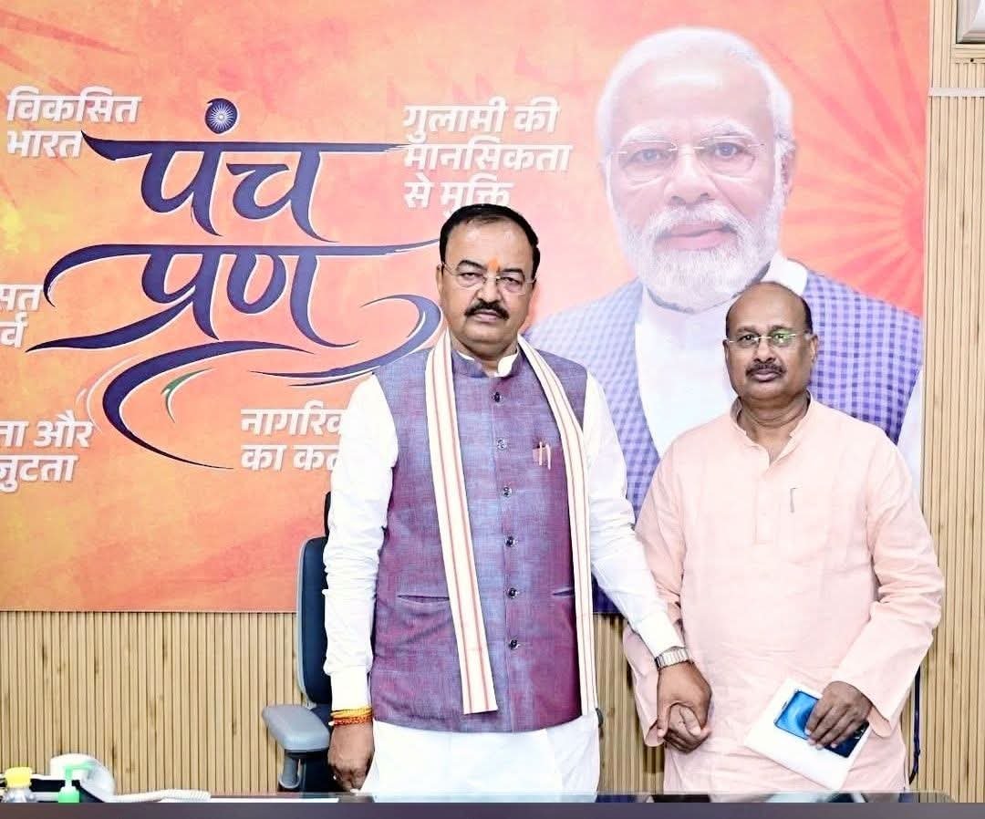 ram_hansu's tweet photo. आज लखनऊ में माननीय उपमुख्यमंत्री श्री @kpmaurya1 जी से मुलाकात कर 357 बेल्थरा रोड विधानसभा क्षेत्र में #सड़क, #विद्युत, सिंचाई, शिक्षा एवं अन्य जनहित के विकास कार्यों को गति देने के साथ-साथ #भीमपुरा_ब्लॉक को पुनः स्थापित किए जाने की मांग भी प्रमुखता से रखी।
#keshavprasadmaurya https://t.co/kA6oWs9UPr