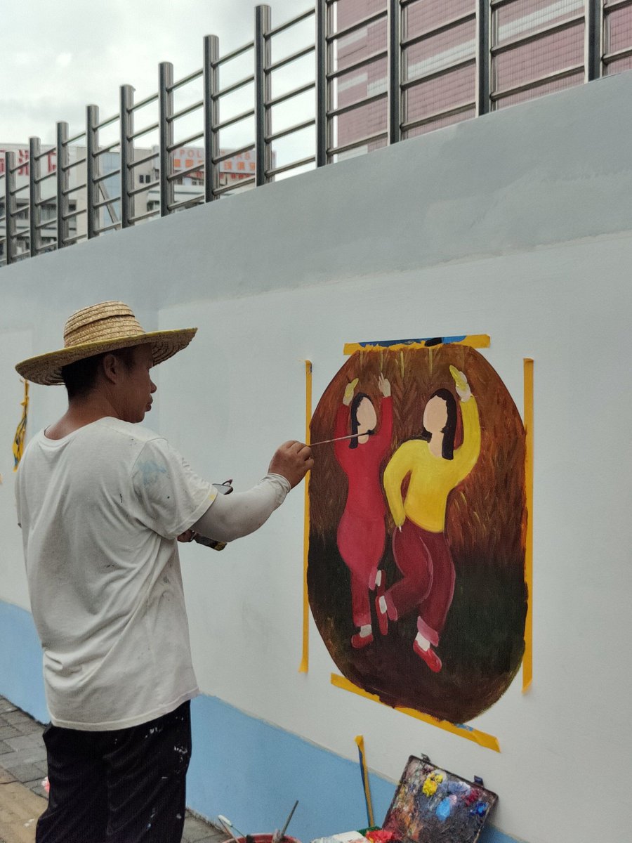 ChivGirl's tweet photo. [Weekend art vibe locked: Dip into local street art at the pop-up gallery by the old waterfront! Catch raw murals, free mini workshops, and a cozy corner with handmade art prints. Tag your creation buddies! ]， https://t.co/HqeuLl04kA
