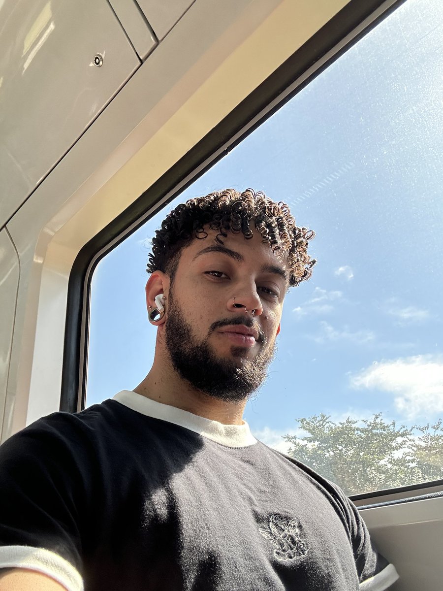 ResendeFillipe's tweet photo. Sou só eu ou todo canceriano tem essa cara de sonsinho 🥹😅 https://t.co/7RCT7St6f4