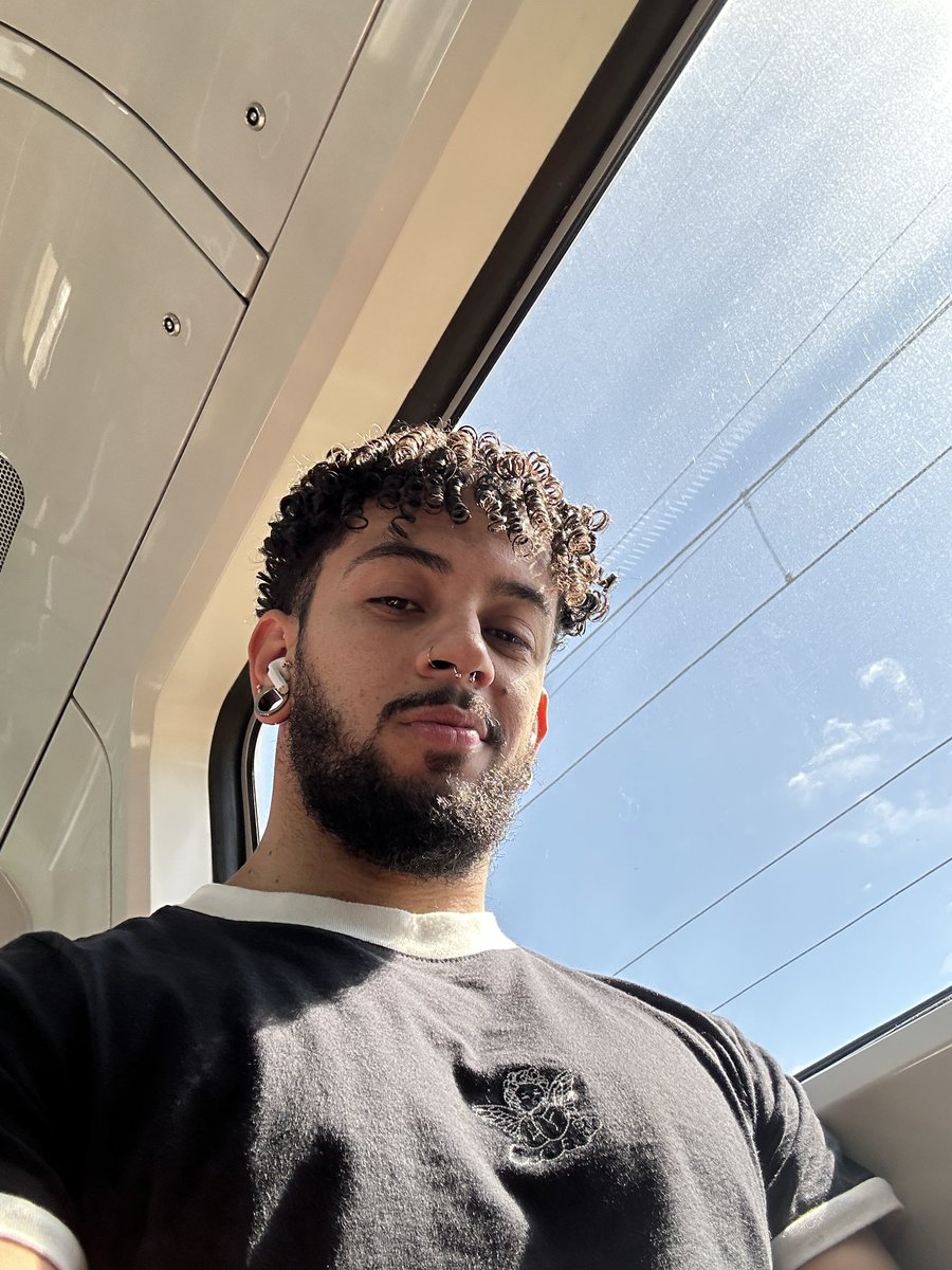 ResendeFillipe's tweet photo. Sou só eu ou todo canceriano tem essa cara de sonsinho 🥹😅 https://t.co/7RCT7St6f4