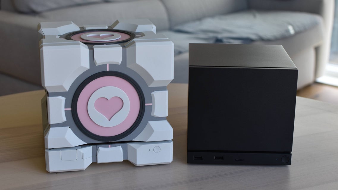 RealGamer365's tweet photo. @mcsherlocks @JezCorden This add on companion cube case Linus is pushing that definitely would make the problem worse. https://t.co/ttQtXHBGPR