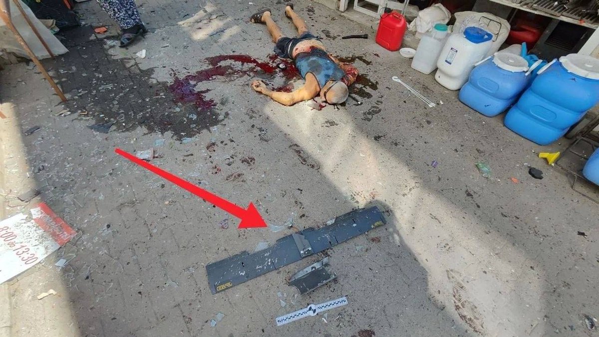 Minister_Prawdy's tweet photo. W kontrolowanym przez Rosjan zaporoskim mieście Tokmak ukraińcy zaatakowali dronami targowisko. Zginęło 5 ludzi i jest znaczna liczba rannych.
Dlaczego ukraińcy zabijają ukraińców?
A może jednak sami ukraińcy nie uznają niektórych ukraińców za swoich? W takim układzie ukraina musi być podzielona na tych, którzy czują się ukraińcami i na tych co nie.